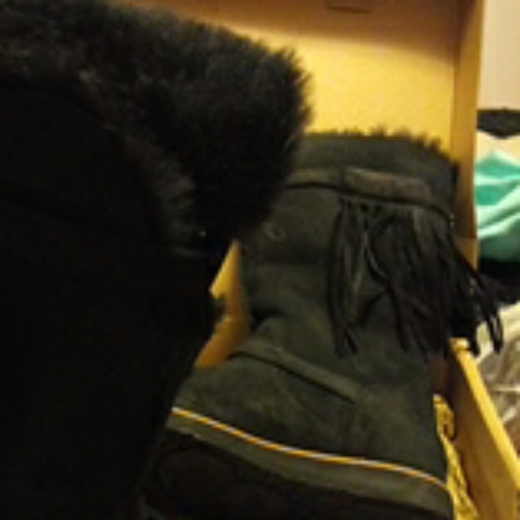 UGG Boot - Picture 2 of 3